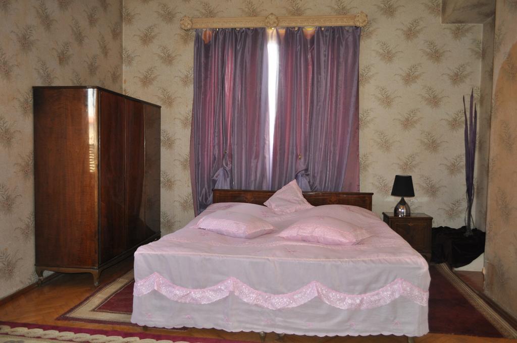 Guest House Cico Telavi Exterior photo