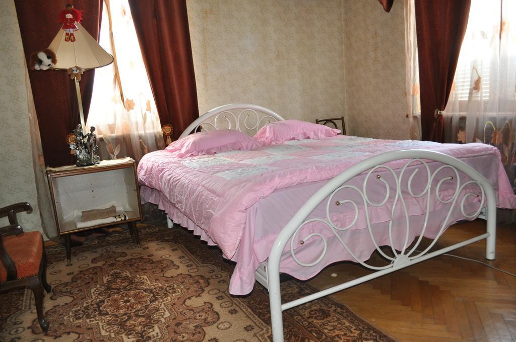 Guest House Cico Telavi Exterior photo